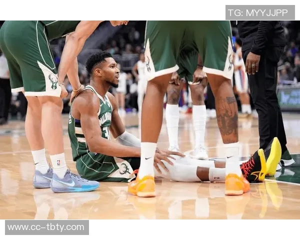 字母哥在勇士禁区如搅拌机般发威半场轻松砍下18分4板3助 字母哥在勇士禁区如搅拌机般发威半场轻松砍下18分4板3助