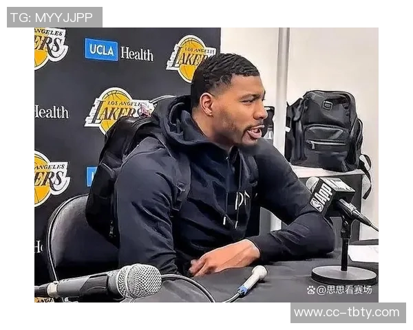 湖人训练场景曝光斯玛特紧逼八村里夫斯全力防守展现团队默契
